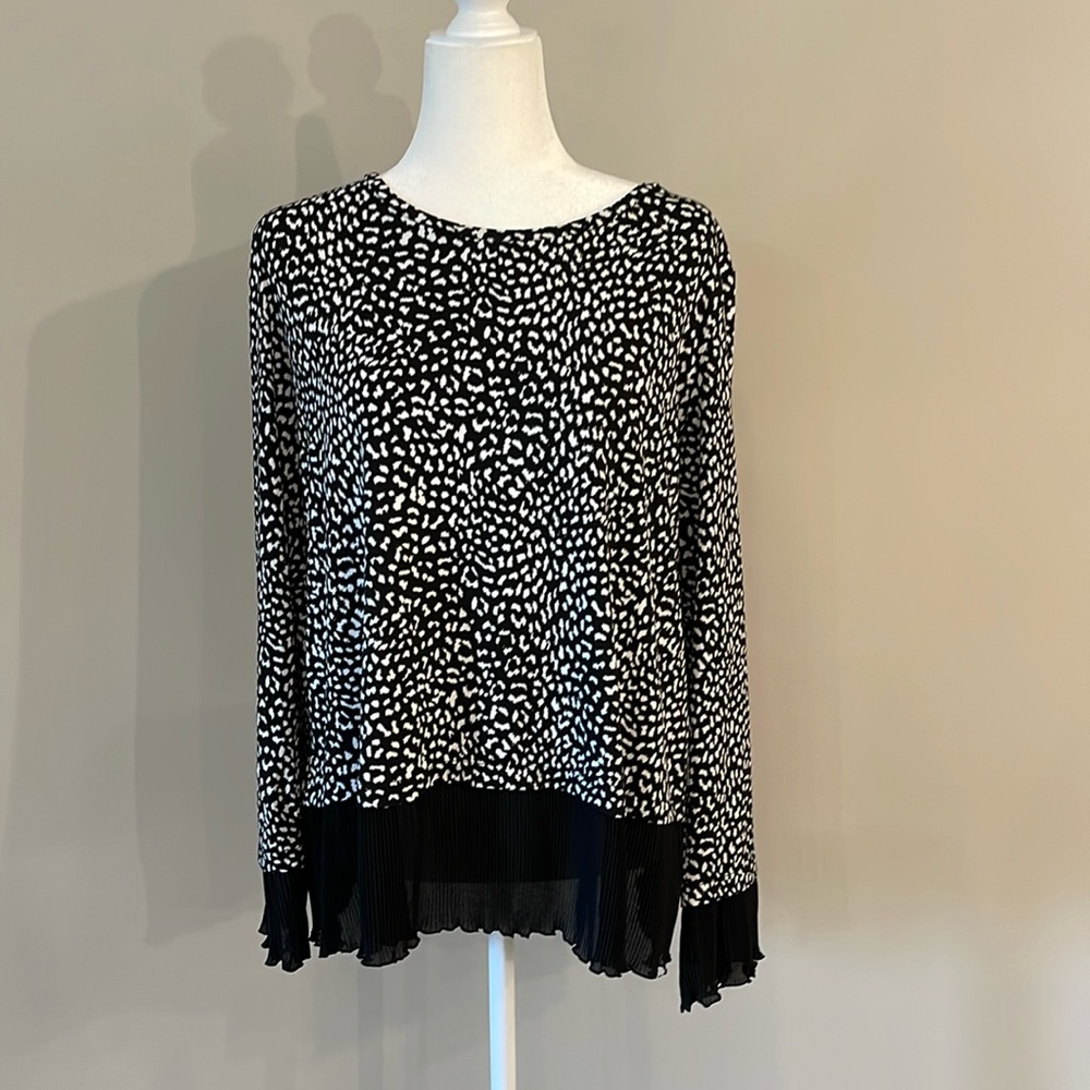 Elegant Black and White Women's Top